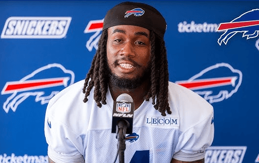 BREAKING: Louis Vuitton employees mocked a casually dressed man and denied him entry — 48 hours later, they were left speechless when they learned it was Buffalo Bills star James Cook. He was just trying to buy a gift for his mom