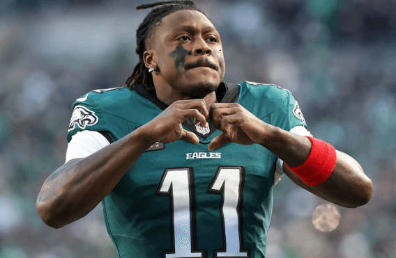 Eagles Fan Favorite Says He’s Played His Final Snap in Philadelphia After Team Silence