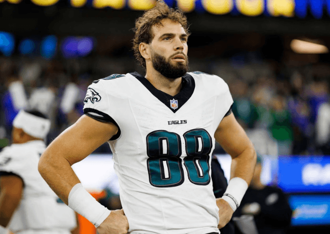 Eagles Re-Sign Dallas Goedert to Remain Key Piece of Championship Core