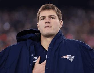 Drake Maye shares emotional message to Garrett Bradbury, presents special farewell gift before center’s departure from Patriots