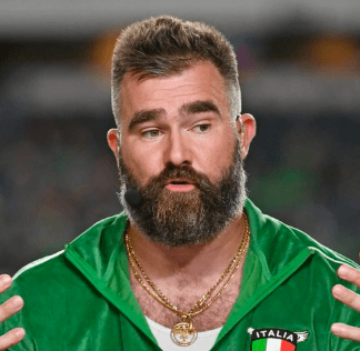 LEGEND SPEAKS: Jason Kelce Defends the Philadelphia Eagles After Rob Gronkowski Criticizes Team Over Patriots’ Massive Trade Offer for A.J. Brown
