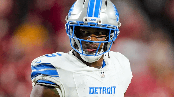 Superstar edge rusher beloved by Lions fans signs with Buccaneers after unsuccessful efforts to stay in Detroit - sends emotional farewell to all Detroit fans
