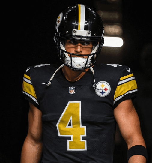 BREAKING: Steelers Successfully Sign 4x Pro Bowl QB Derek Carr After Offering Him an Irresistible Contract Deal — And Carr Quietly Accepts