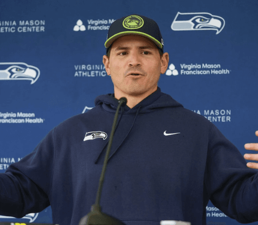Seahawks Withdraw from Maxx Crosby Sweepstakes with 9 NFL Teams After Learning Bears Will "Release" 4-Time 1,000-Yard Seasons WR to Free Agency
