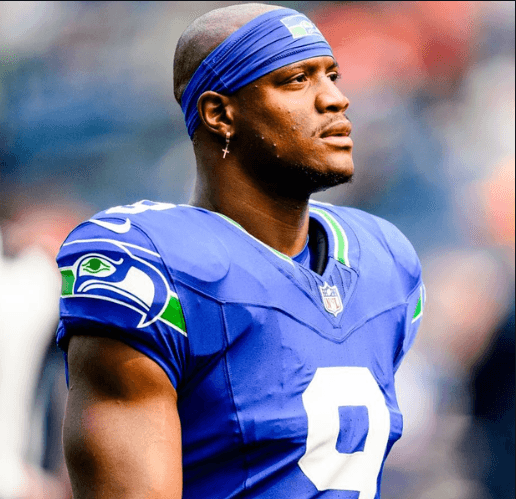 Super Bowl MVP Kenneth Walker III Signs Record Deal with Chiefs After Lifetime Contract Request with Seahawks Fails — Seattle’s Confusing Decision Sparks Outrage Among Seahawks Fans