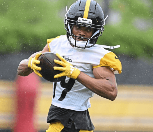 Steelers Refuse to Extend Contract With Second-Round Superstar and Two-Time First-Team All-AAC Selection After Player Becomes Involved in “Backdoor Talks” Scandal With the Giants