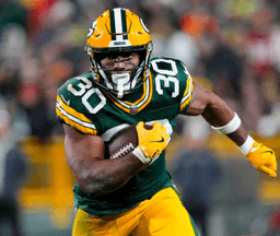 Packers Successfully Re-Sign Former RB With Over 1000 Rushing Yards Per Season on a Contract Guaranteed to Replace Star Josh Jacobs in the Future