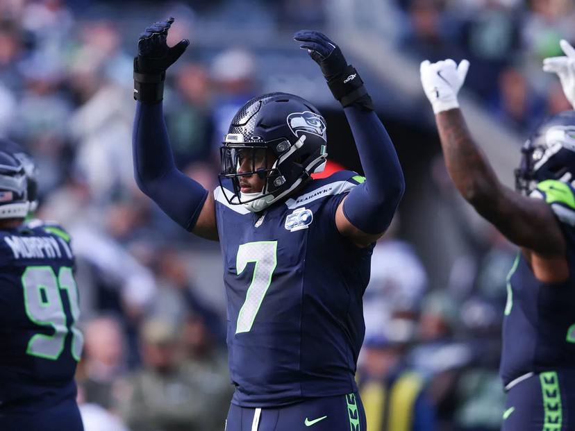 Seahawks Suddenly Face Salary Cap Crisis Before Free Agency – Defensive Star Could Be Placed on the Trade Market to Save Cap Space